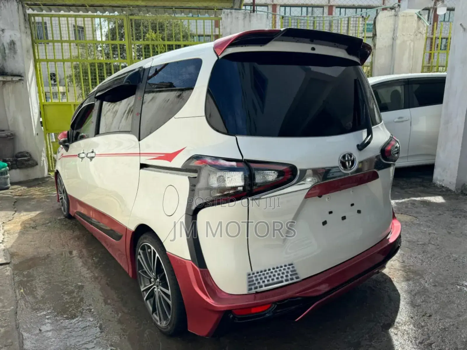 Toyota Sienta 2017 White