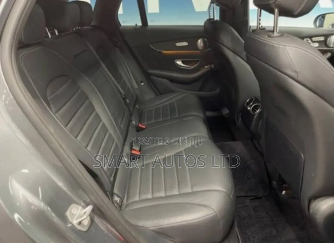 Mercedes-Benz GLC-Class GLC250 Sport Utility 4-Door (2.0L, 4cyl Turbo)