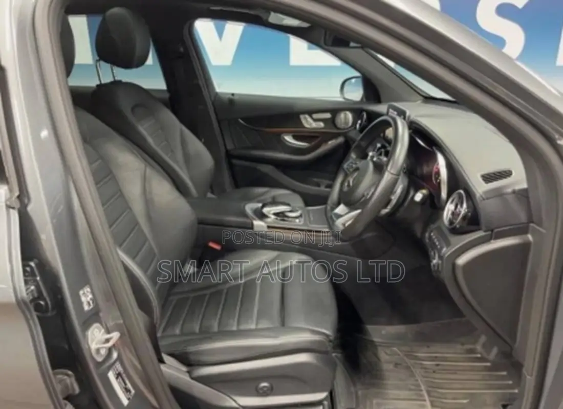 Mercedes-Benz GLC-Class GLC250 Sport Utility 4-Door (2.0L, 4cyl Turbo)