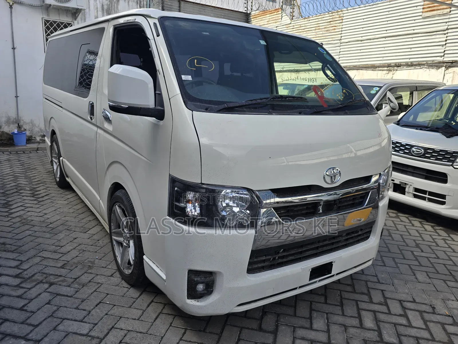 Toyota HiAce 2018 White