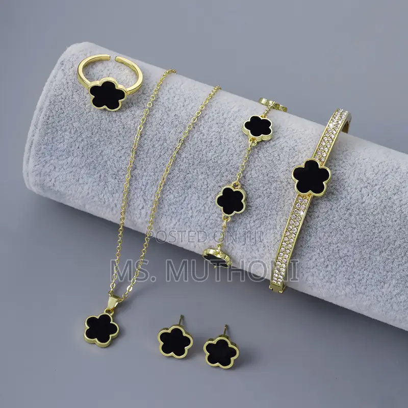 Trendy Hot Floral Ladies Jewellery Set