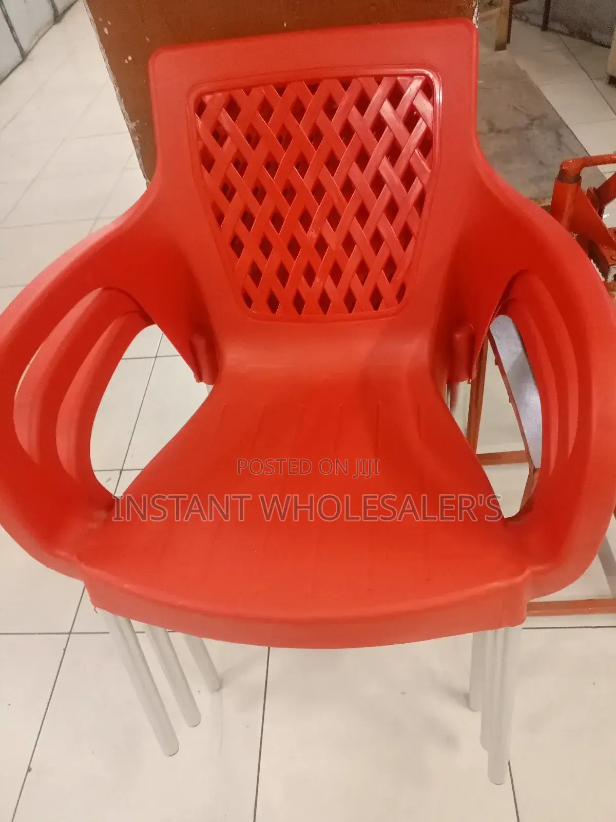 Comfortable Metallic Rails Chair