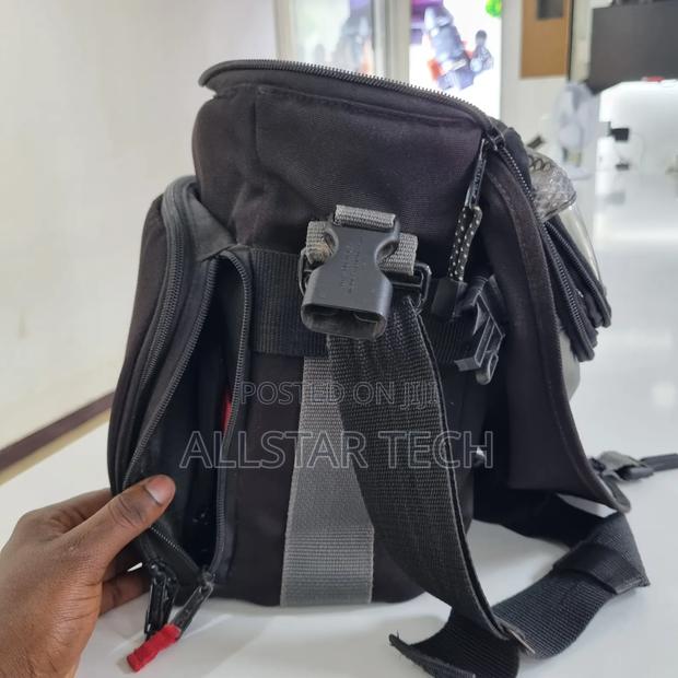 A Camera Bag That Can Fit Any Camera, Has a Deeper Depth - thumbnail 4
