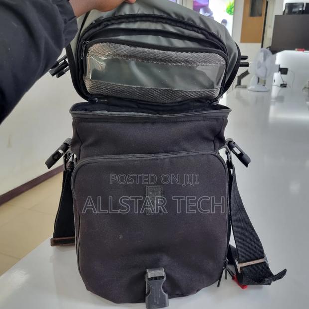 A Camera Bag That Can Fit Any Camera, Has a Deeper Depth - thumbnail 6