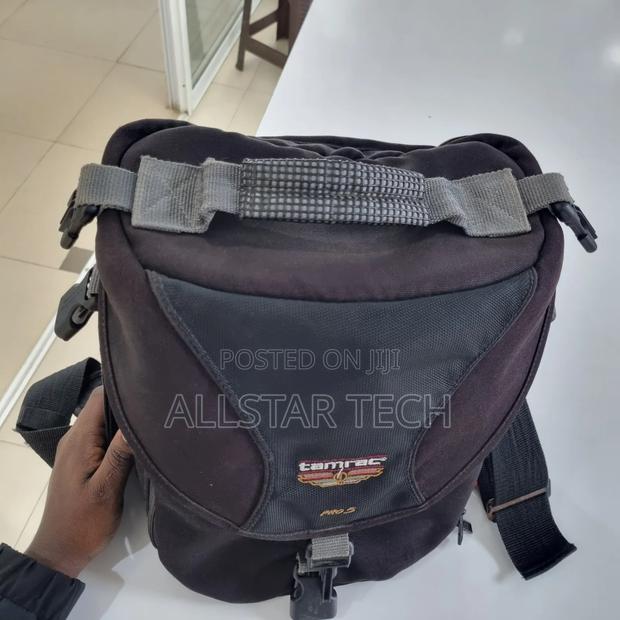A Camera Bag That Can Fit Any Camera, Has a Deeper Depth - thumbnail 8