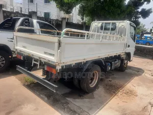 Mitsubishi Canter 2018 White