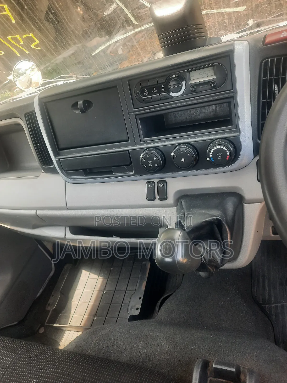 Mitsubishi Canter 2018 White