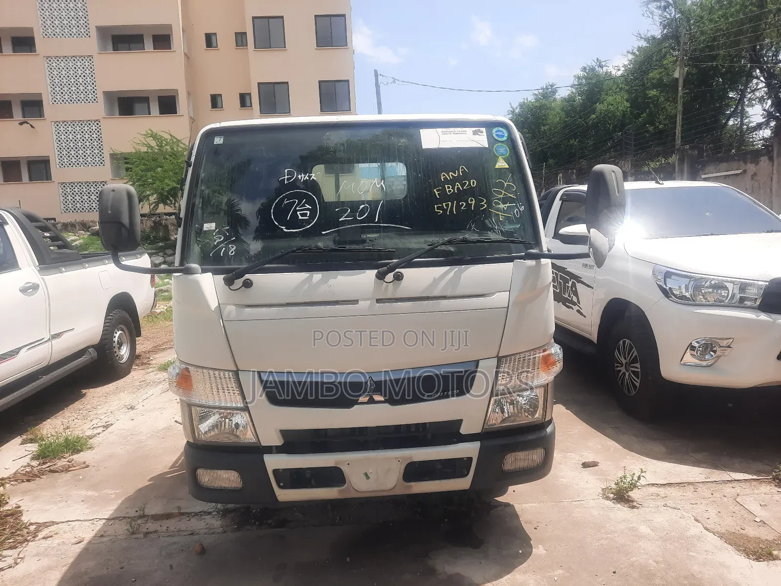 Mitsubishi Canter 2018 White