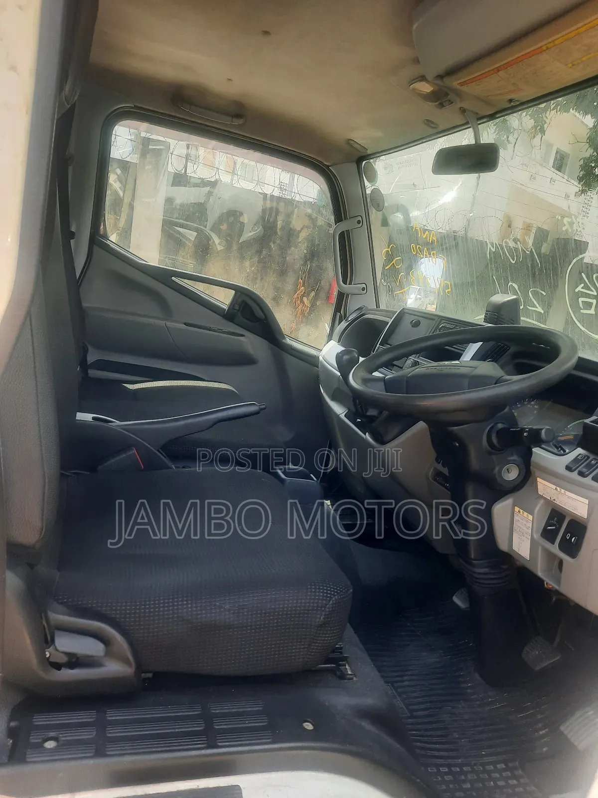 Mitsubishi Canter 2018 White