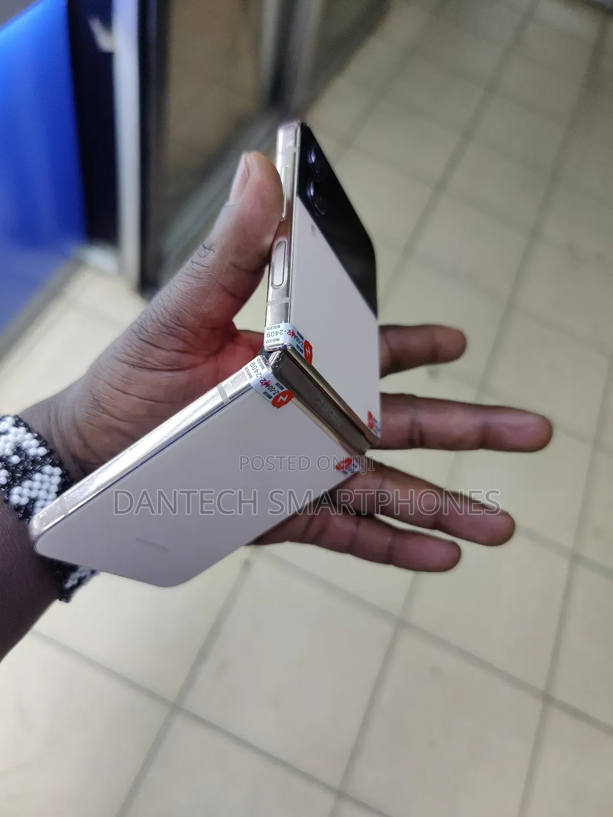 Samsung Galaxy Z Flip4 256 GB Gold