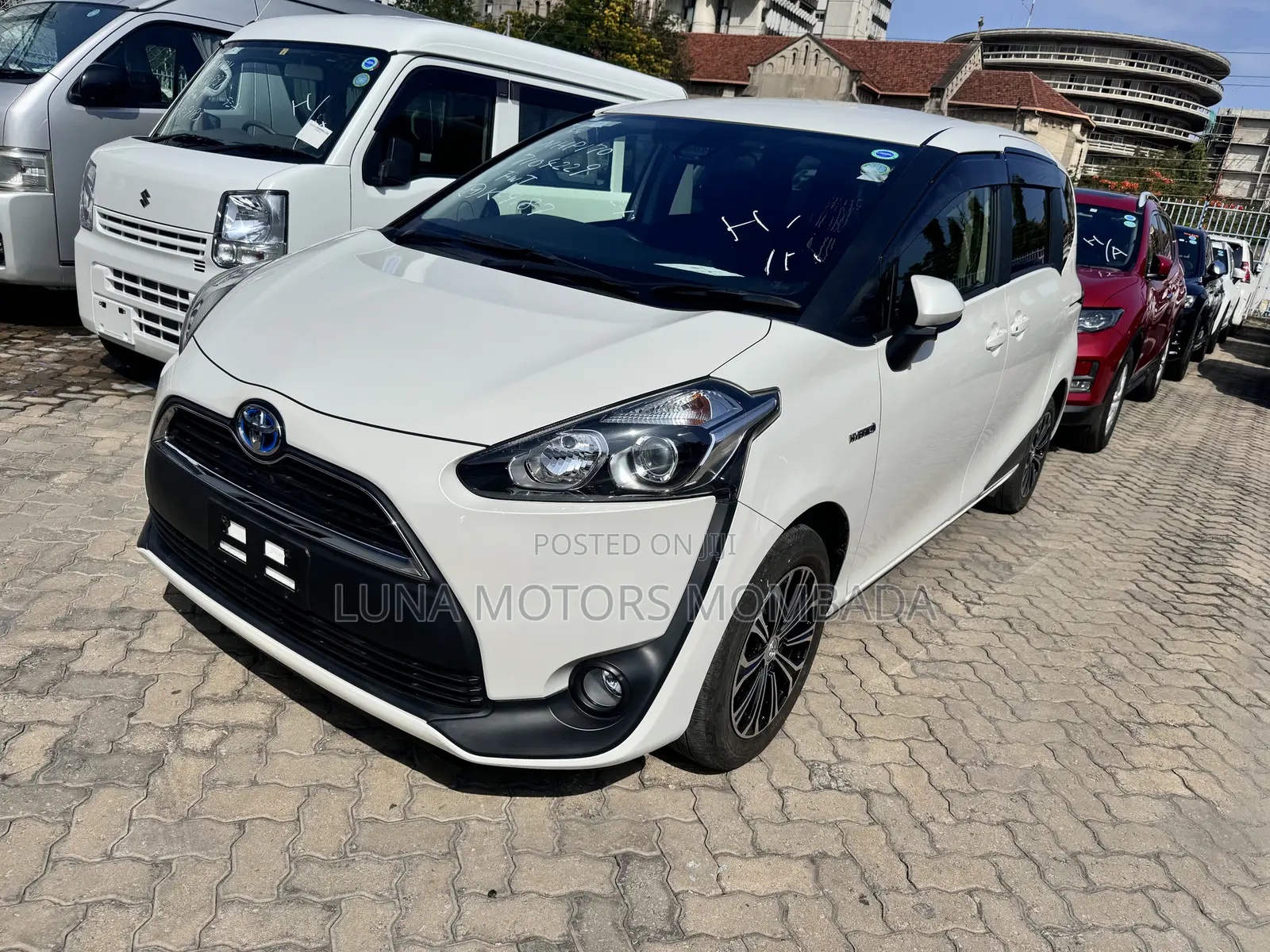 Toyota Sienta 2018 White