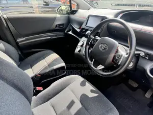 Toyota Sienta 2018 White