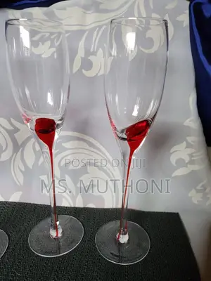 25 Cm Long Champagne Glasses With a Red/Blue Dot