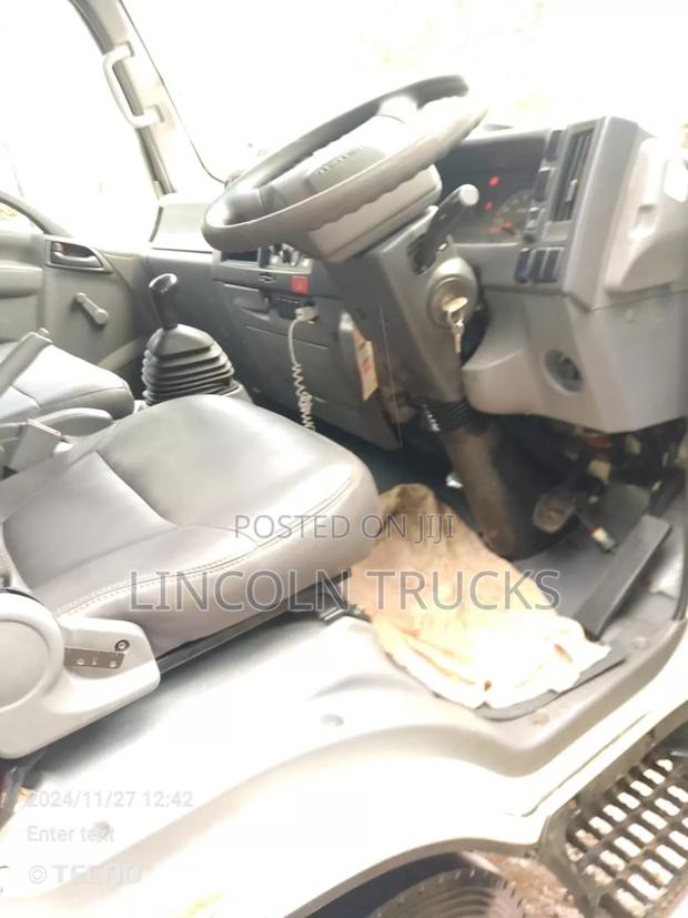 Isuzu NMR . - thumbnail 3