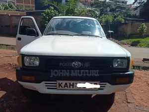 Toyota Hilux 1998 White
