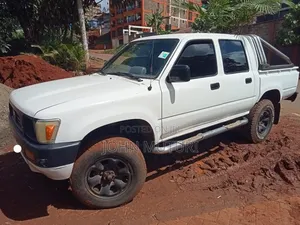 Toyota Hilux 1998 White