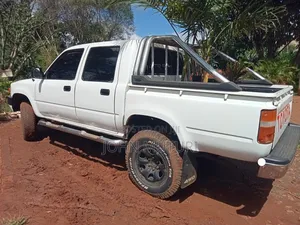 Toyota Hilux 1998 White