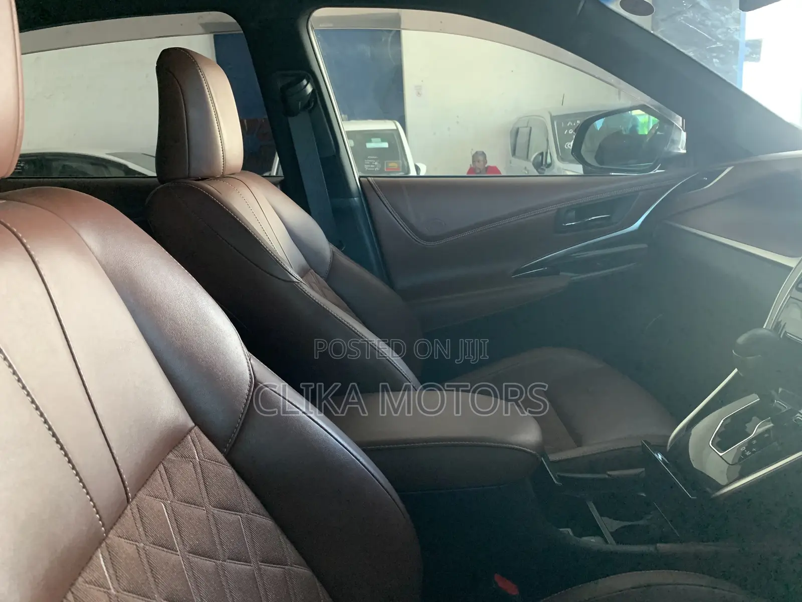 Toyota Harrier 2.0 4WD 2017 Red