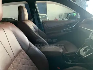 Toyota Harrier 2.0 4WD 2017 Red