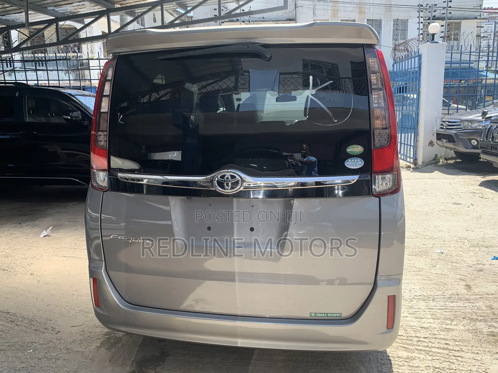 Toyota Esquire 2.0 AWD (7 seater) 2017 Gray