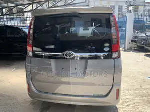 Toyota Esquire 2.0 AWD (7 seater) 2017 Gray