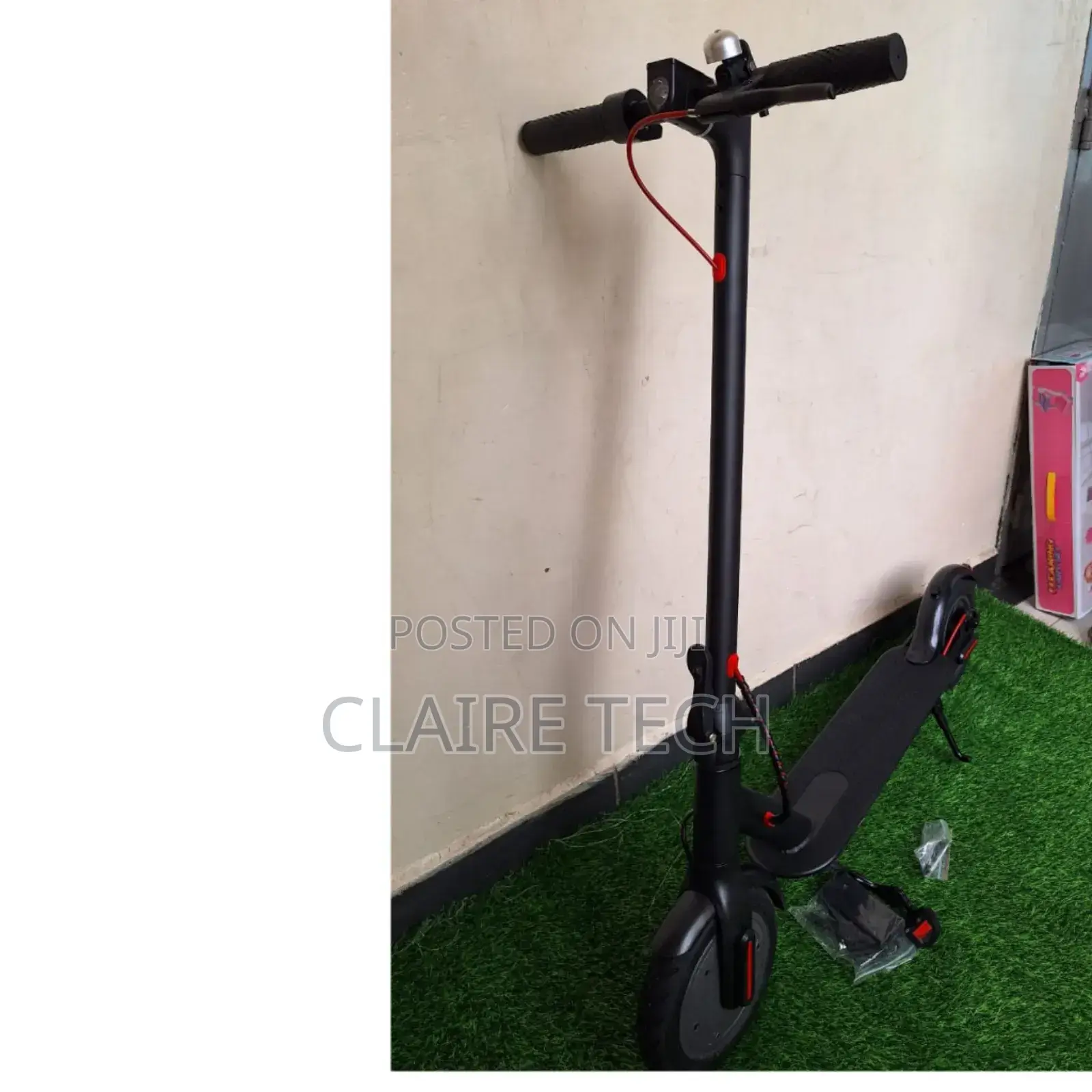 Black Scooter Electric 32km/Hr Scooter