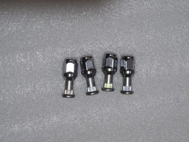Isuzu Dmax Wheel Stud +Nut - main view