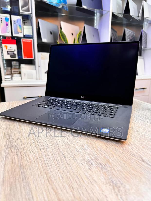 Laptop Dell XPS 15 32GB Intel Core I7 SSD 1T - thumbnail 2