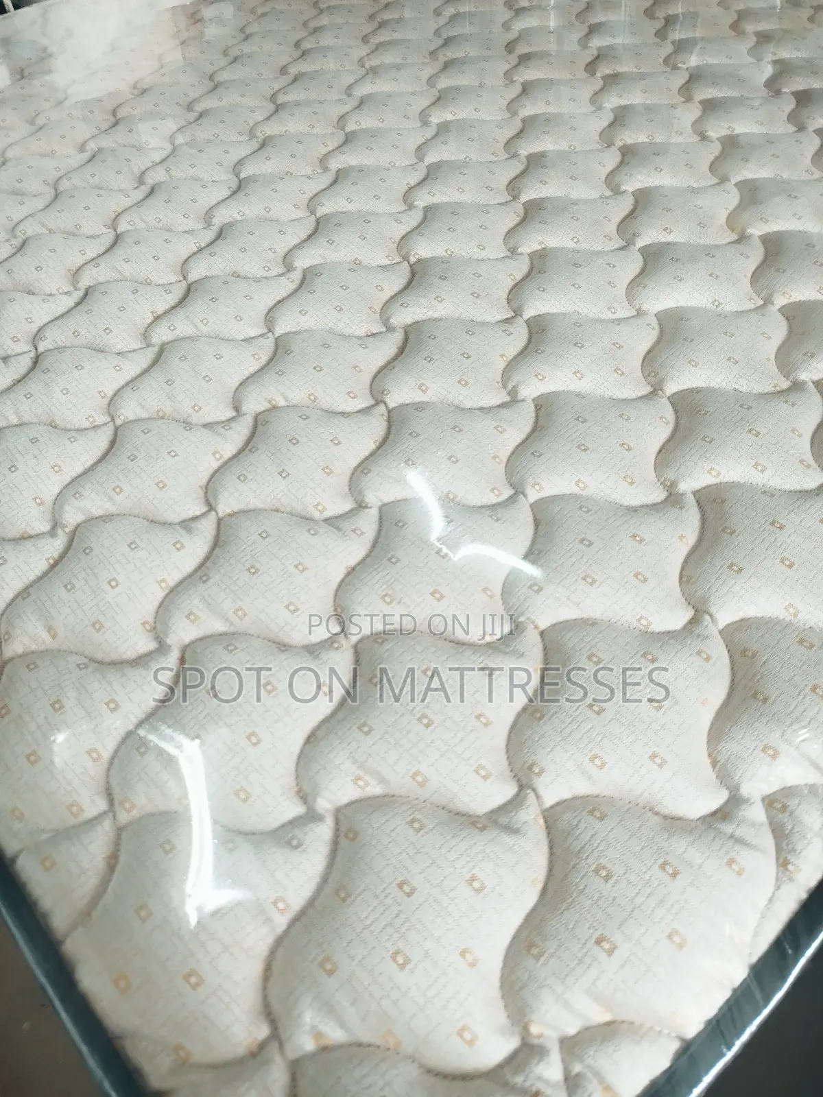 Vitafoam Pocket Spring Mattresses ~ 5by6 10inch Thick.