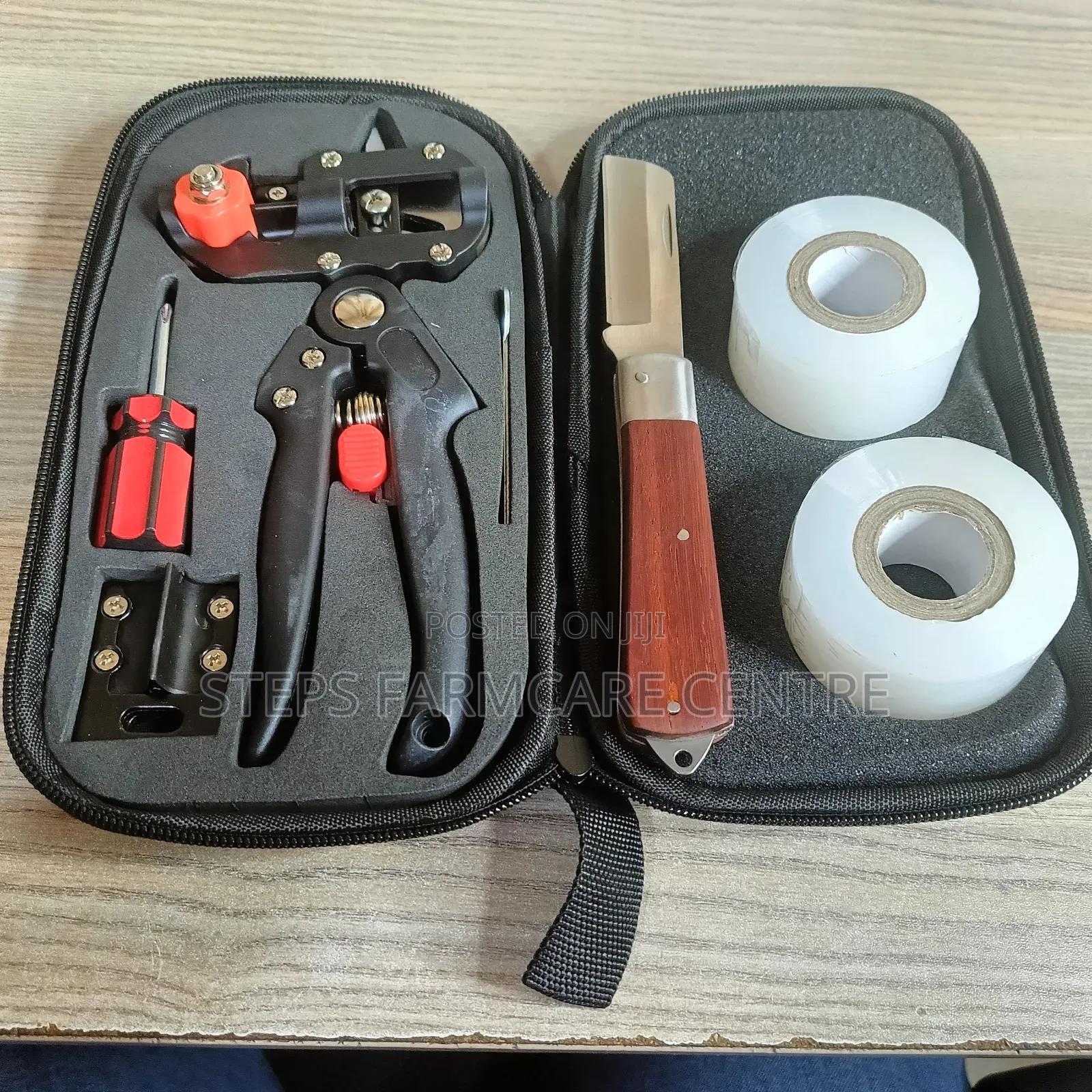 Grafting Tool With Extra Blades
