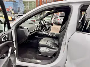 Porsche Cayenne Platinum Edition AWD 2017 White