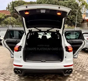Porsche Cayenne Platinum Edition AWD 2017 White