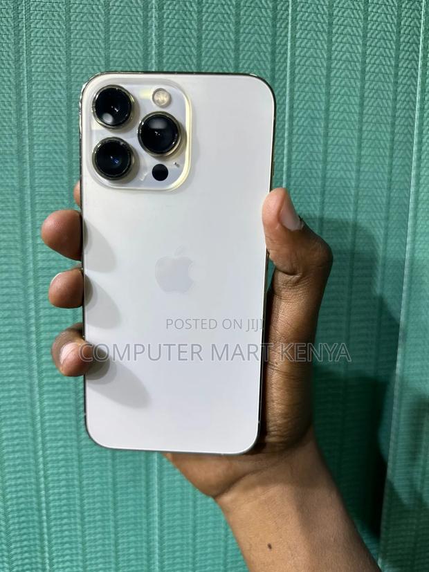 Apple iPhone 13 Pro 256 GB Gold - main view
