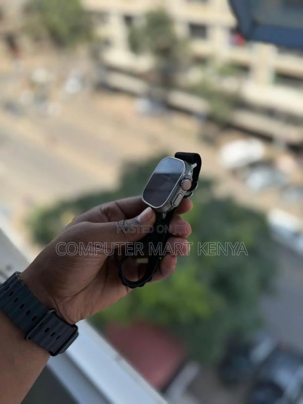 Apple Watch Ultra 49MM - main view