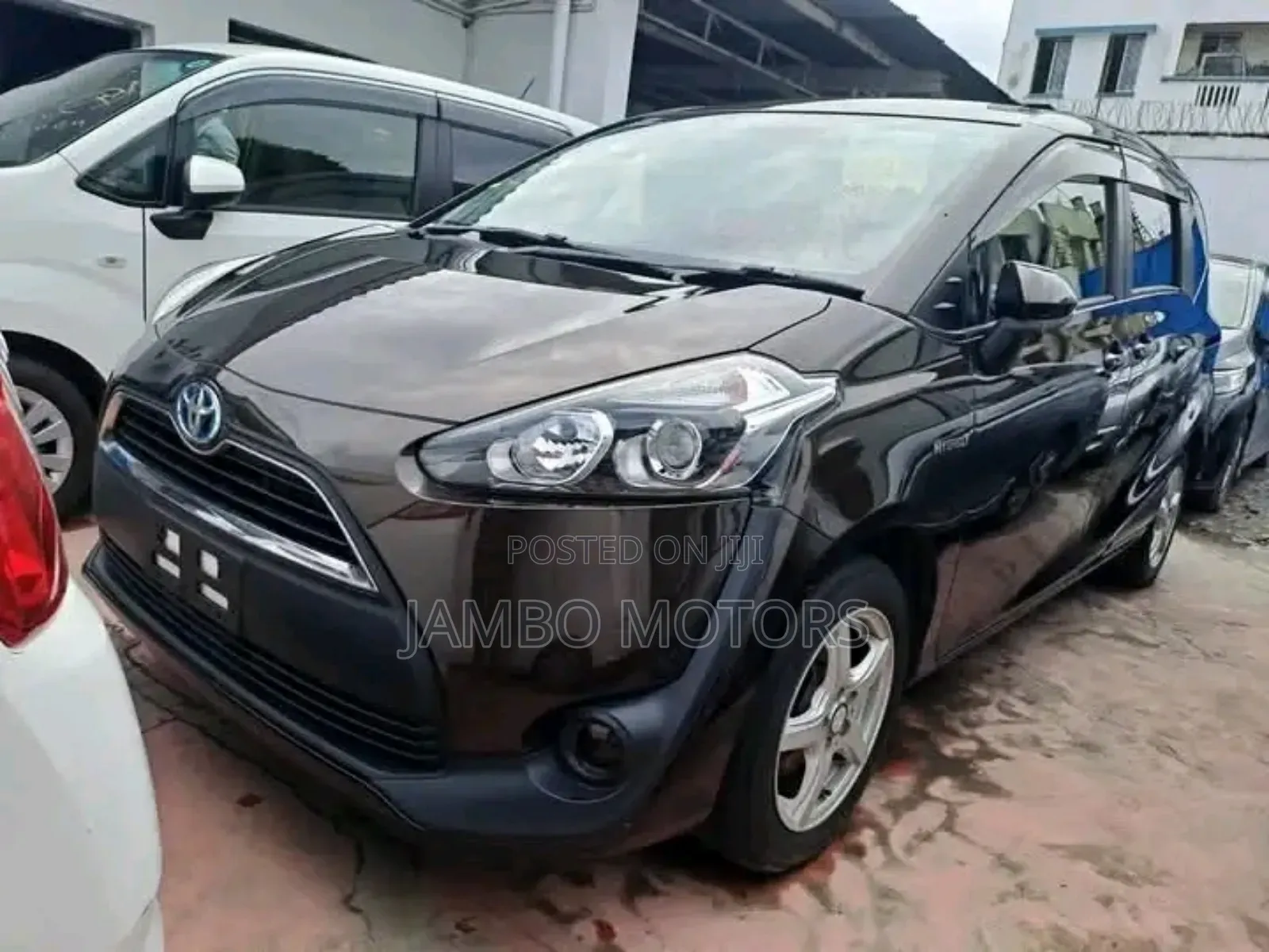 Toyota Sienta 1.5 Hybrid FWD 2018 Brown
