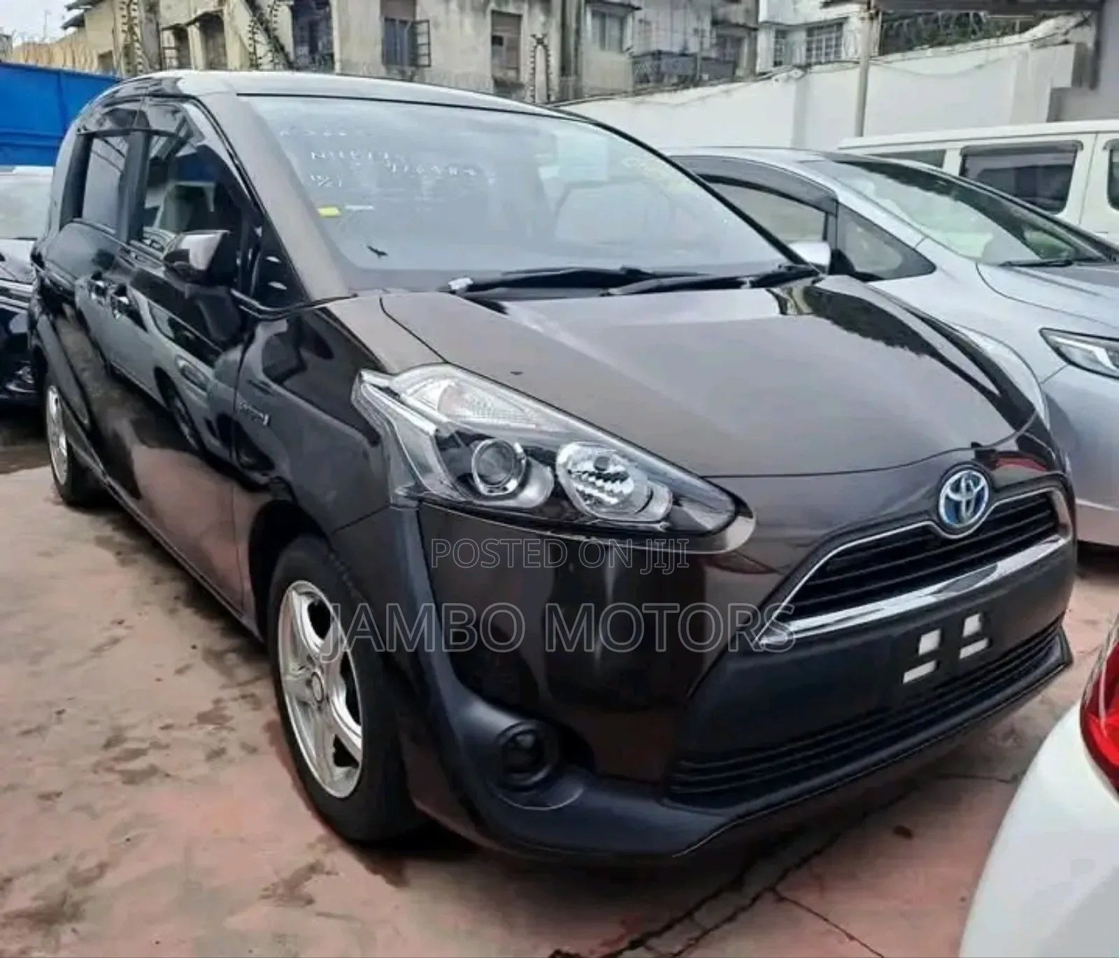 Toyota Sienta 1.5 Hybrid FWD 2018 Brown