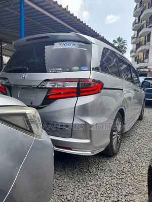 Honda Odyssey 2.0 Hybrid (8 seater) 2017 Silver