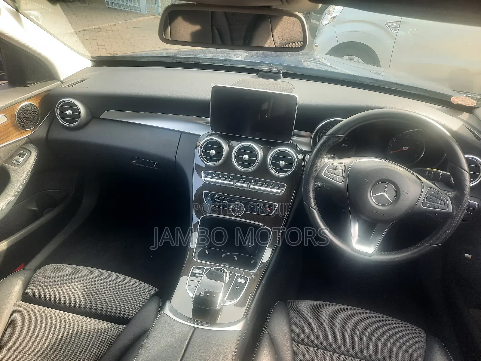 Mercedes-Benz C200 2018 Blue