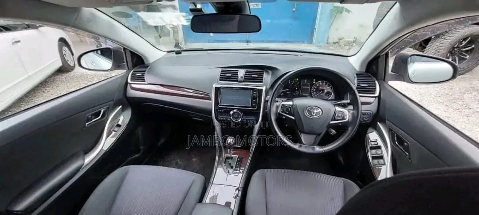 Toyota Premio 2.0 FWD 2018 Silver