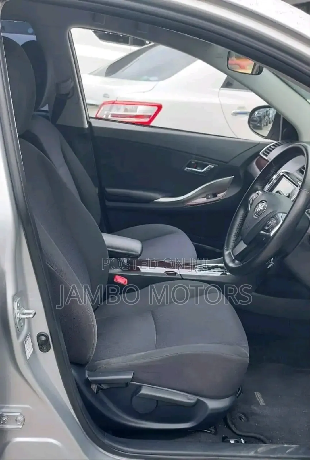 Toyota Premio 2.0 FWD 2018 Silver