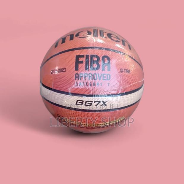 Basketball Molten Official Size 7 - main view