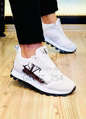 Calvin Klein 
Sizes:41/43/44