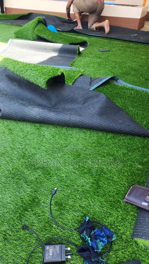 Grass Carpet With A Black Cover - thumbnail 2