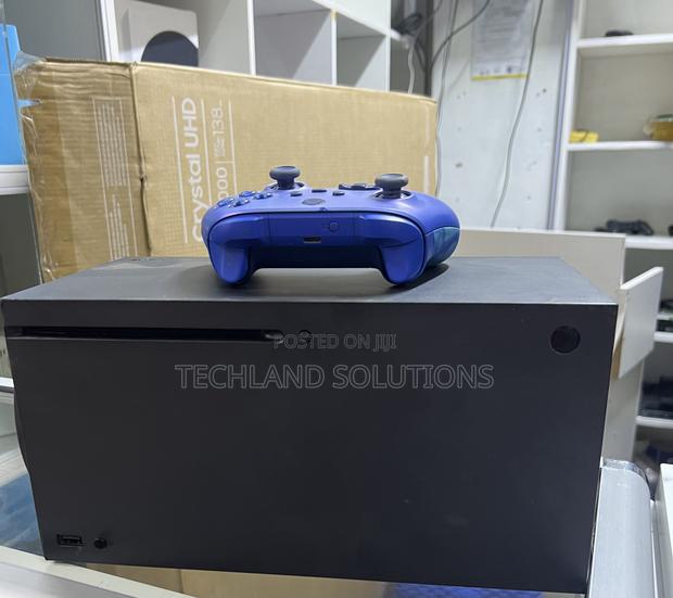 Used Xbox Series X - thumbnail 2