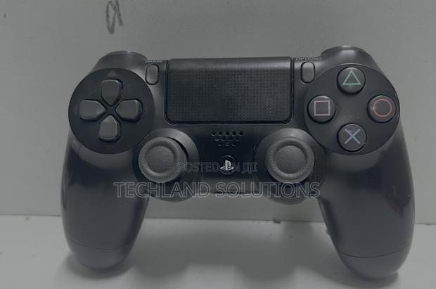 Original Ps4 Controller - main view