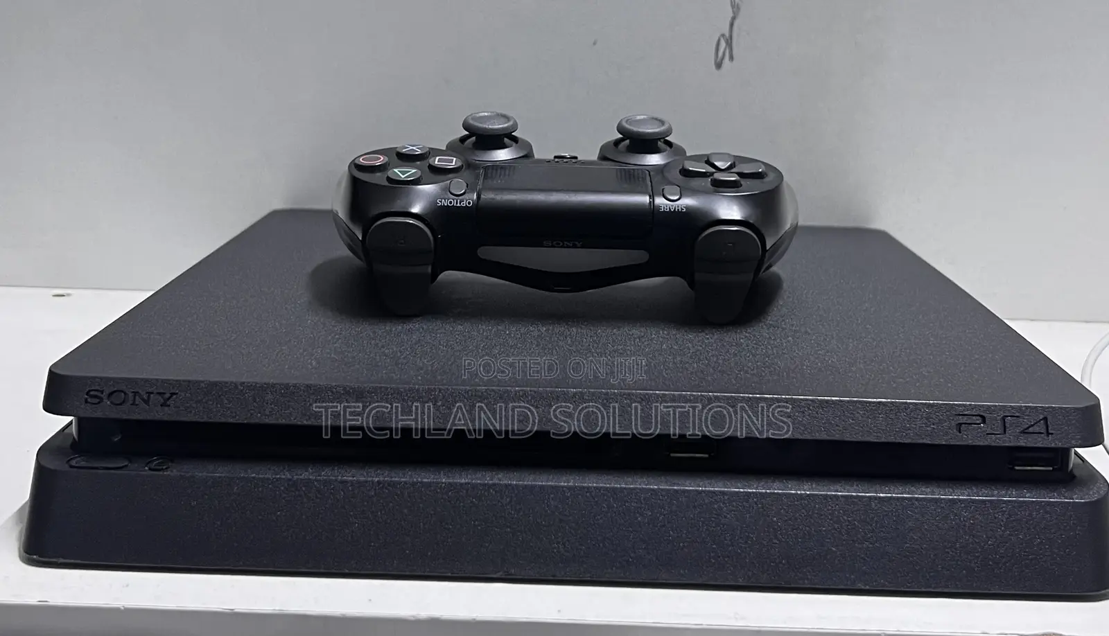 Clean Sony Playstation 4 Slim