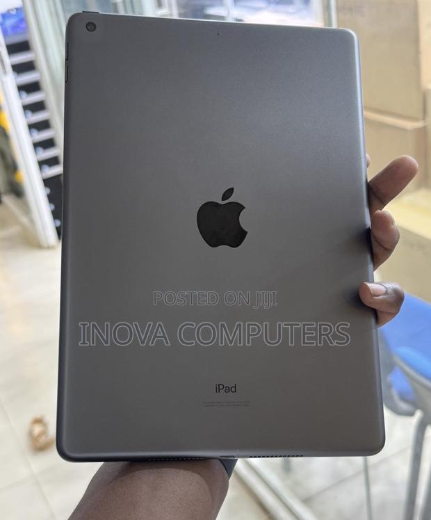 Apple iPad 10.2 (2020) 32 GB Gray - main view