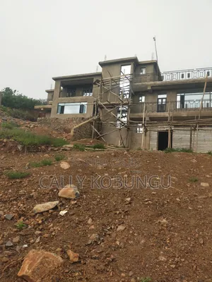 7bdrm House in Kapuonja for sale