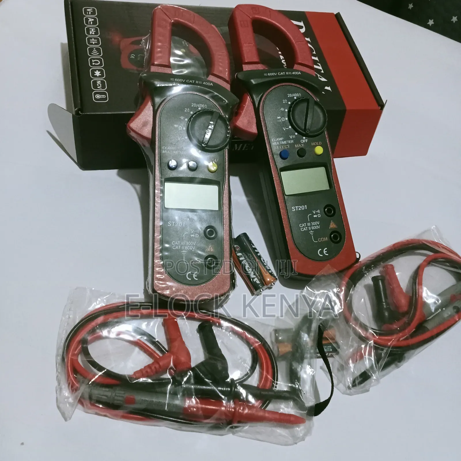 Data Retaining Clamp Meter