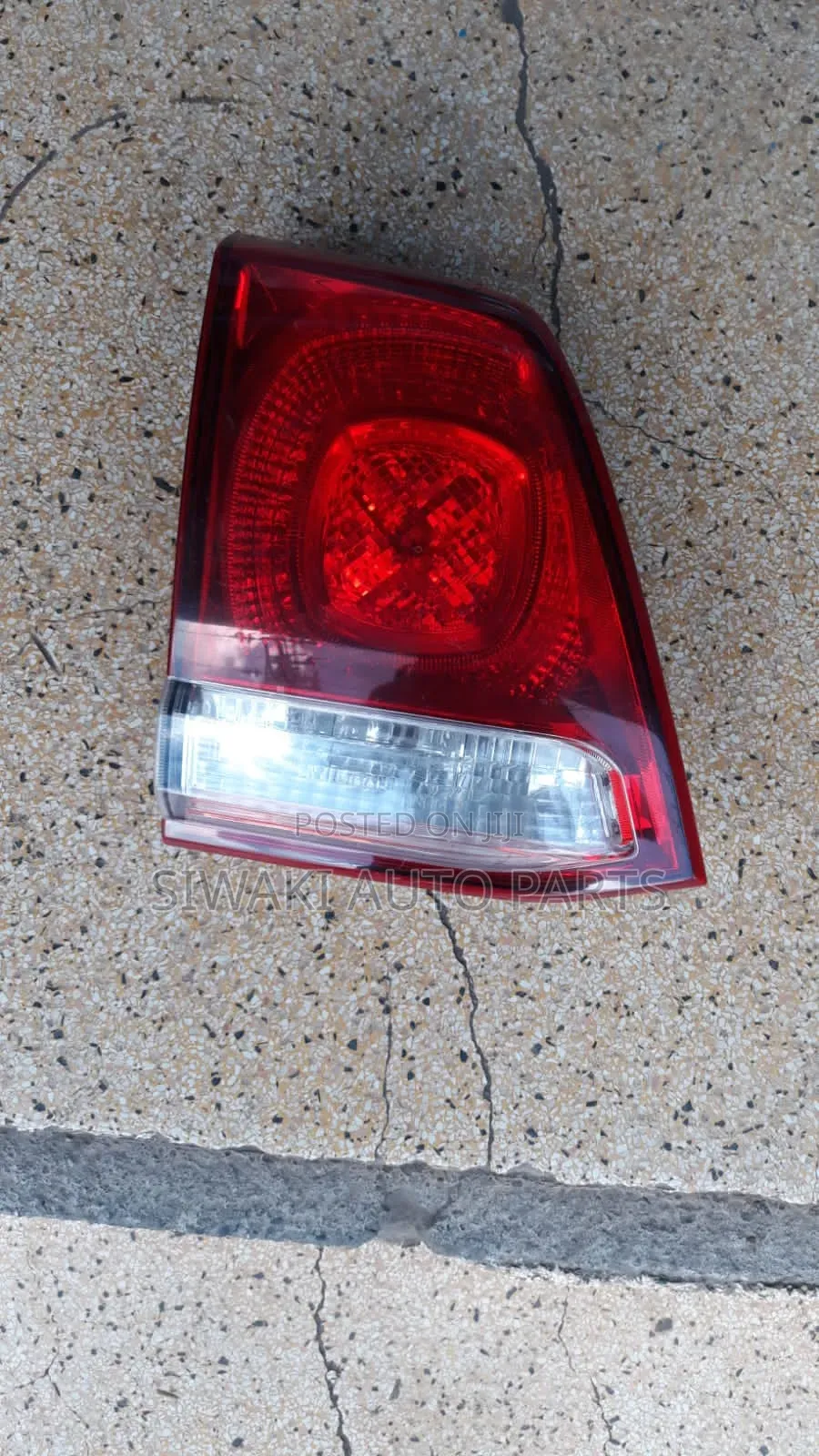 V8 200 Series 2010 Bootlight